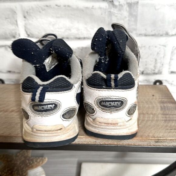 Disney's Mickey Peek-A-Boo Sneakers Toddler Size 7 - Picture 6 of 9
